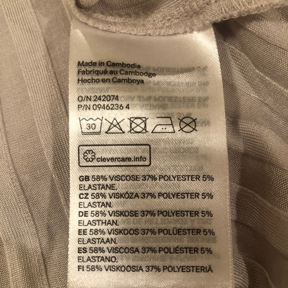 BNWT turtleneck top from H&M. Size L cream color. - Picture 4 of 4